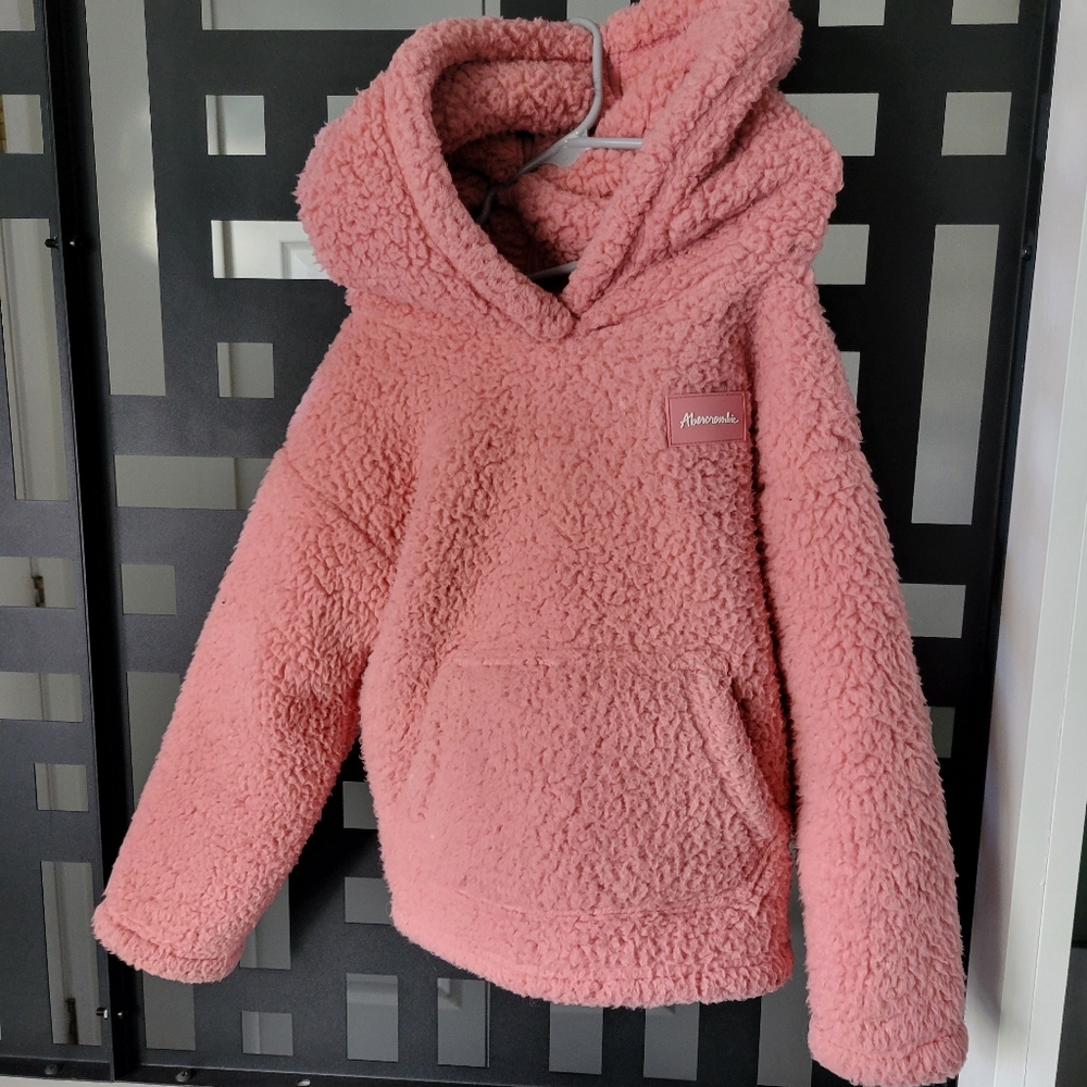 Girls Abercrombie pink sherpa pull over hoodie. Kids size 5/6. Used*
